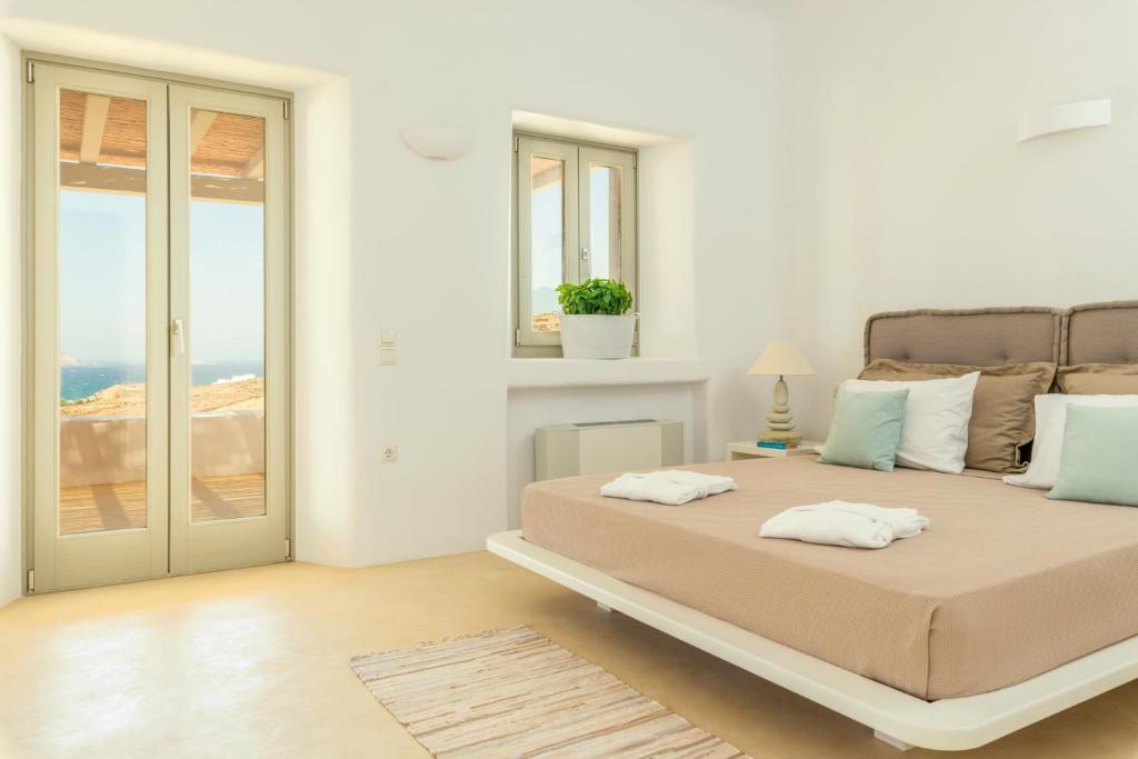 8 Bedroom Villa for sale in Mykonos13