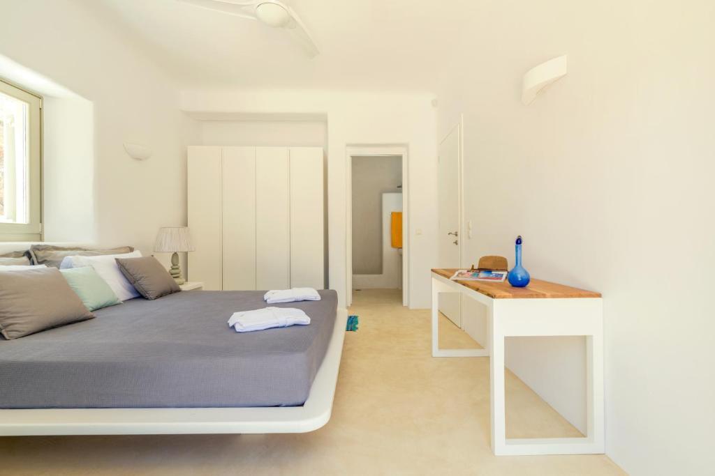 8 Bedroom Villa for sale in Mykonos30