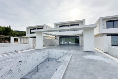 COMPLEX WITH 3 VILLAS IN HANIOTI