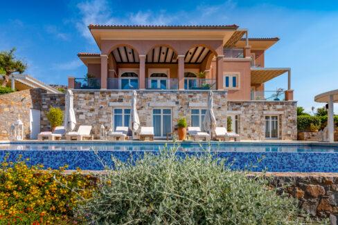 6 Bedroom Luxurius Villa for sale in Crete Frontal view