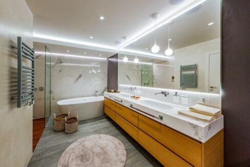 6 Bedroom Luxurius Villa for sale in Crete Guest bathroom
