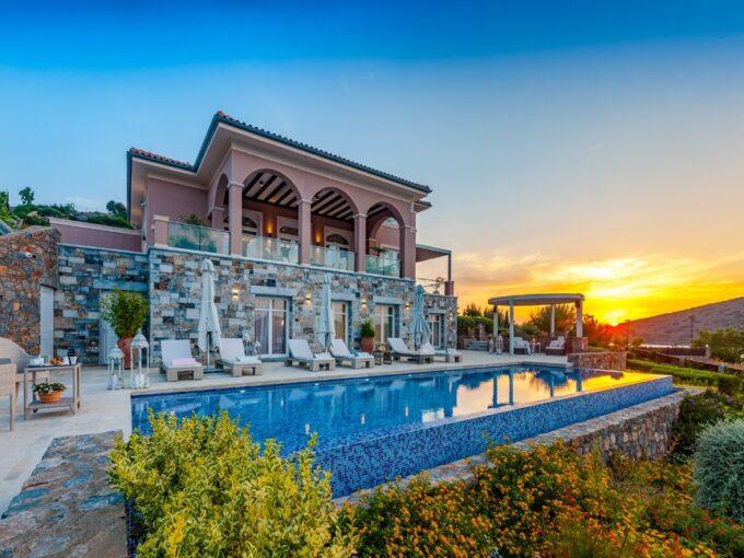 6 Bedroom Luxurius Villa for sale in Crete