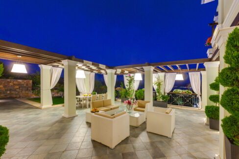 Luxurious 5-bedroom Villa for sale in Crete 11