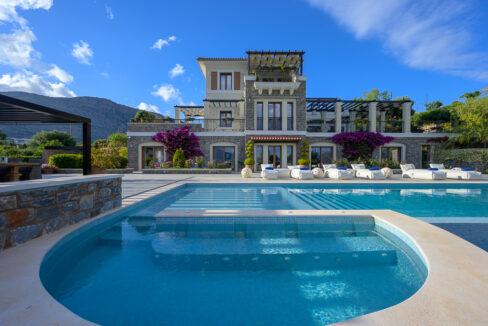 Luxurious 5-bedroom Villa for sale in Crete 3