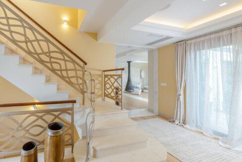 Luxurious 5-bedroom Villa for sale in Crete Master bedroom 12