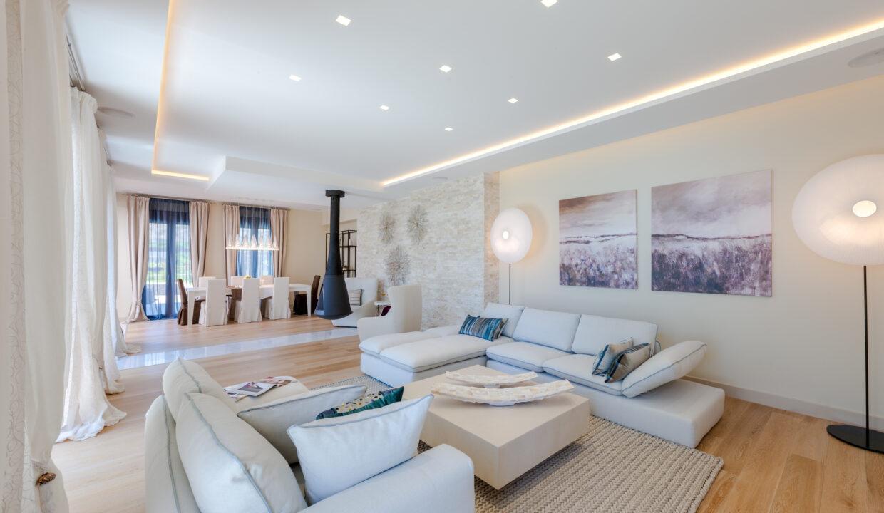 Luxurious 5-bedroom Villa for sale in Crete Master bedroom 13