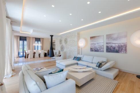 Luxurious 5-bedroom Villa for sale in Crete Master bedroom 13