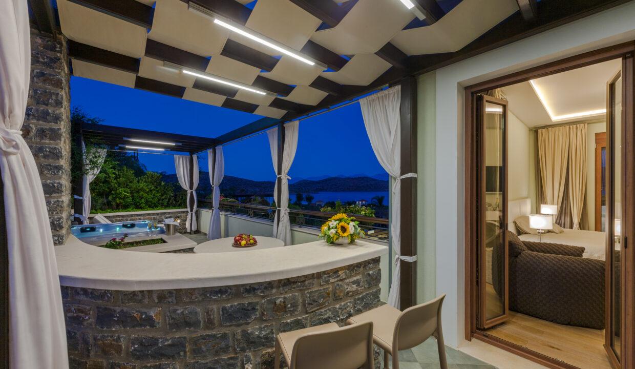 Luxurious 5-bedroom Villa for sale in Crete Master bedroom 3