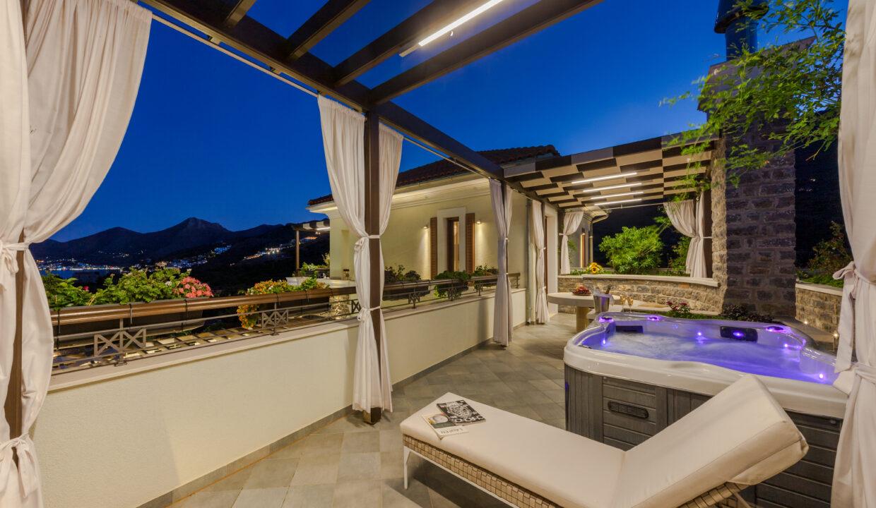 Luxurious 5-bedroom Villa for sale in Crete Master bedroom 4