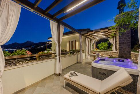 Luxurious 5-bedroom Villa for sale in Crete Master bedroom 4