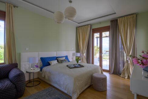 Luxurious 5-bedroom Villa for sale in Crete Master bedroom