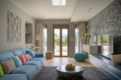 Luxurious 5-bedroom Villa for sale in Crete Master bedroom pool level, living