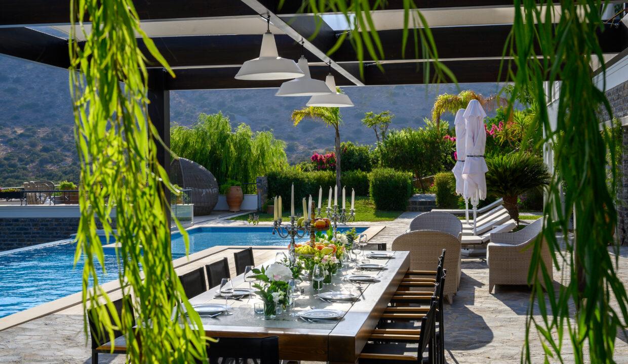 Luxury villa on the Mediterranean coast in Creta 10