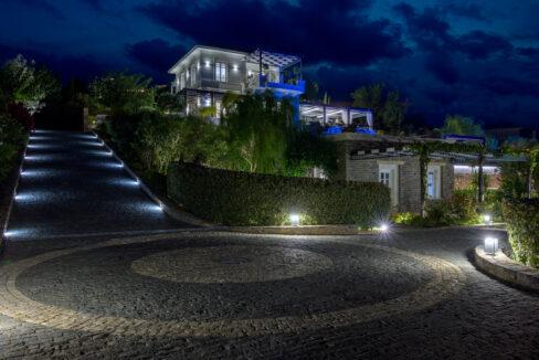 Luxury villa on the Mediterranean coast in Creta 11