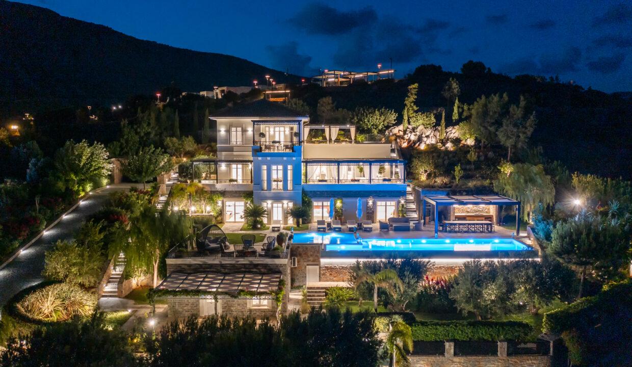 Luxury villa on the Mediterranean coast in Creta 13