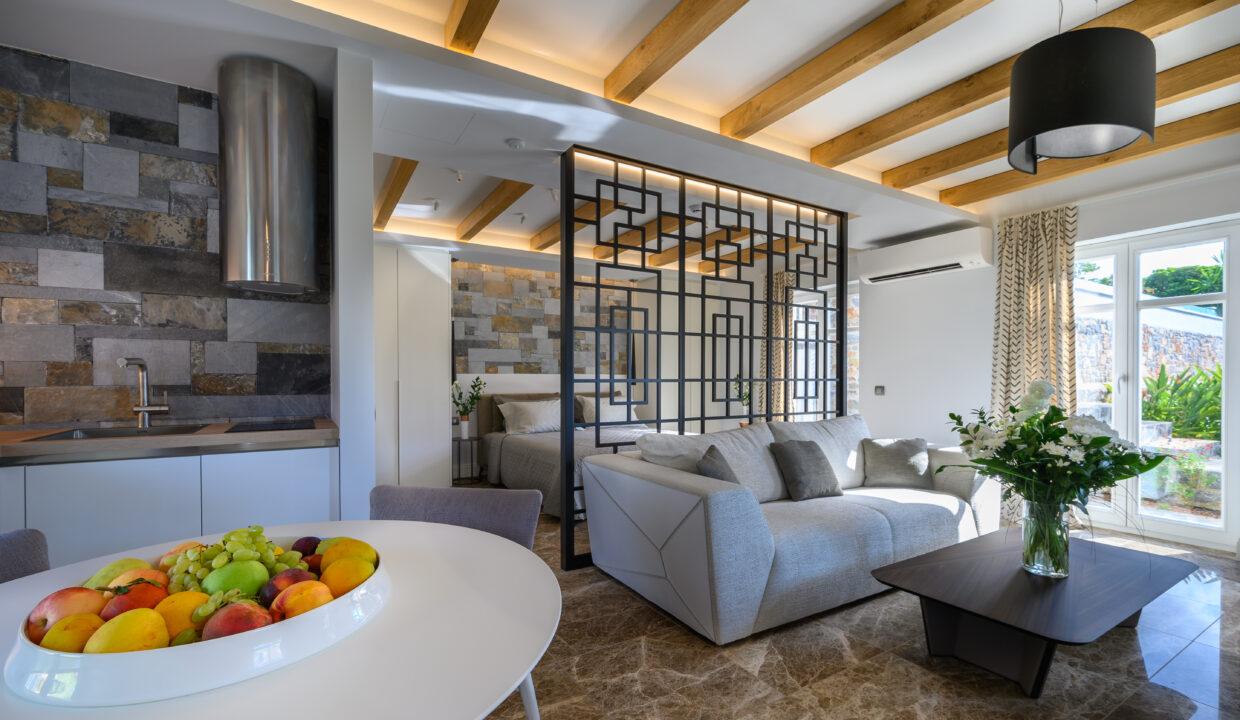 Luxury villa on the Mediterranean coast in Creta 15