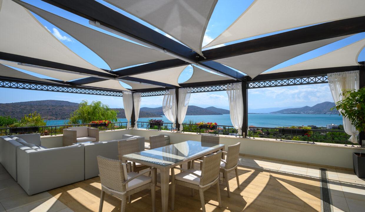 Luxury villa on the Mediterranean coast in Creta 27
