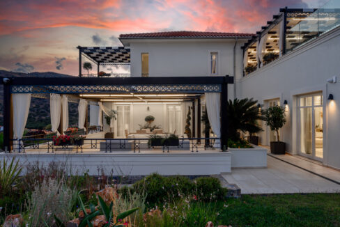 Luxury villa on the Mediterranean coast in Creta 28