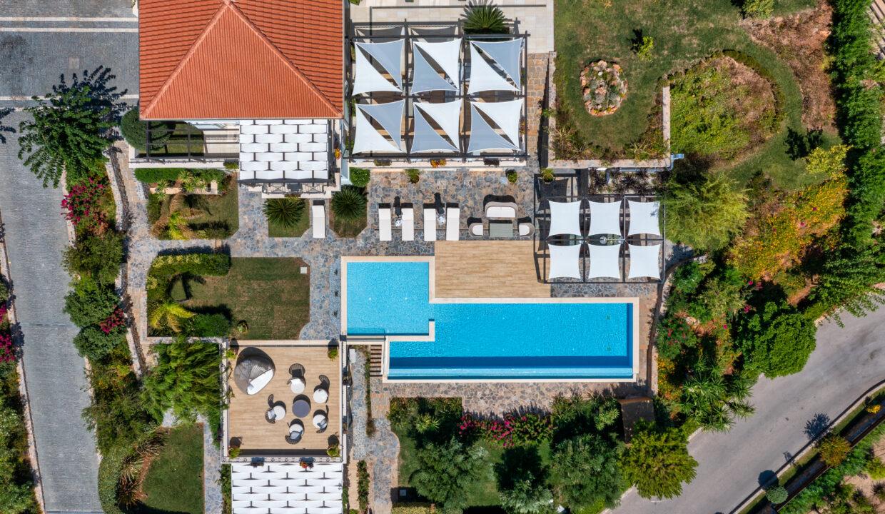 Luxury villa on the Mediterranean coast in Creta 3