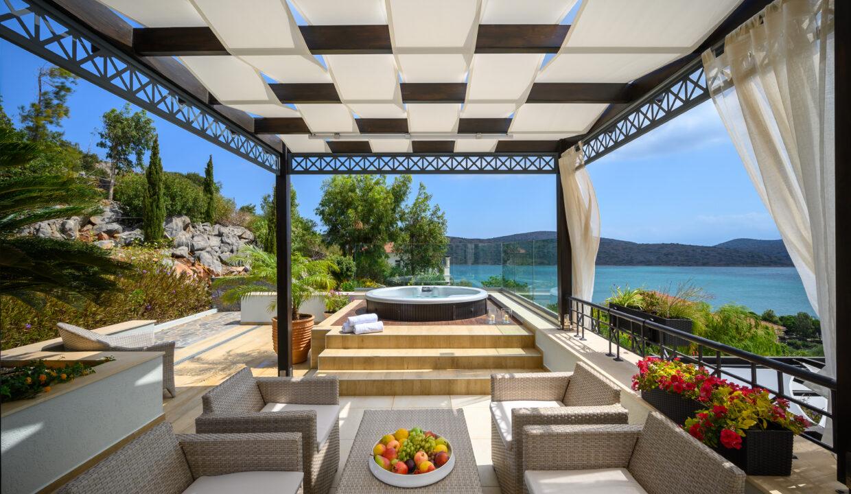 Luxury villa on the Mediterranean coast in Creta 31