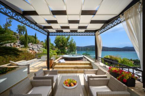 Luxury villa on the Mediterranean coast in Creta 31