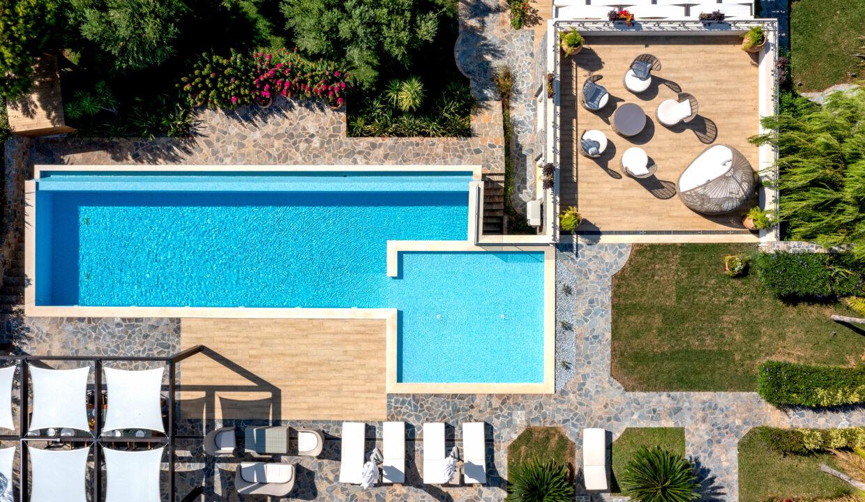 Luxury villa on the Mediterranean coast in Creta 4