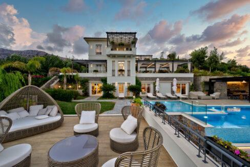 Luxury villa on the Mediterranean coast in Creta 7