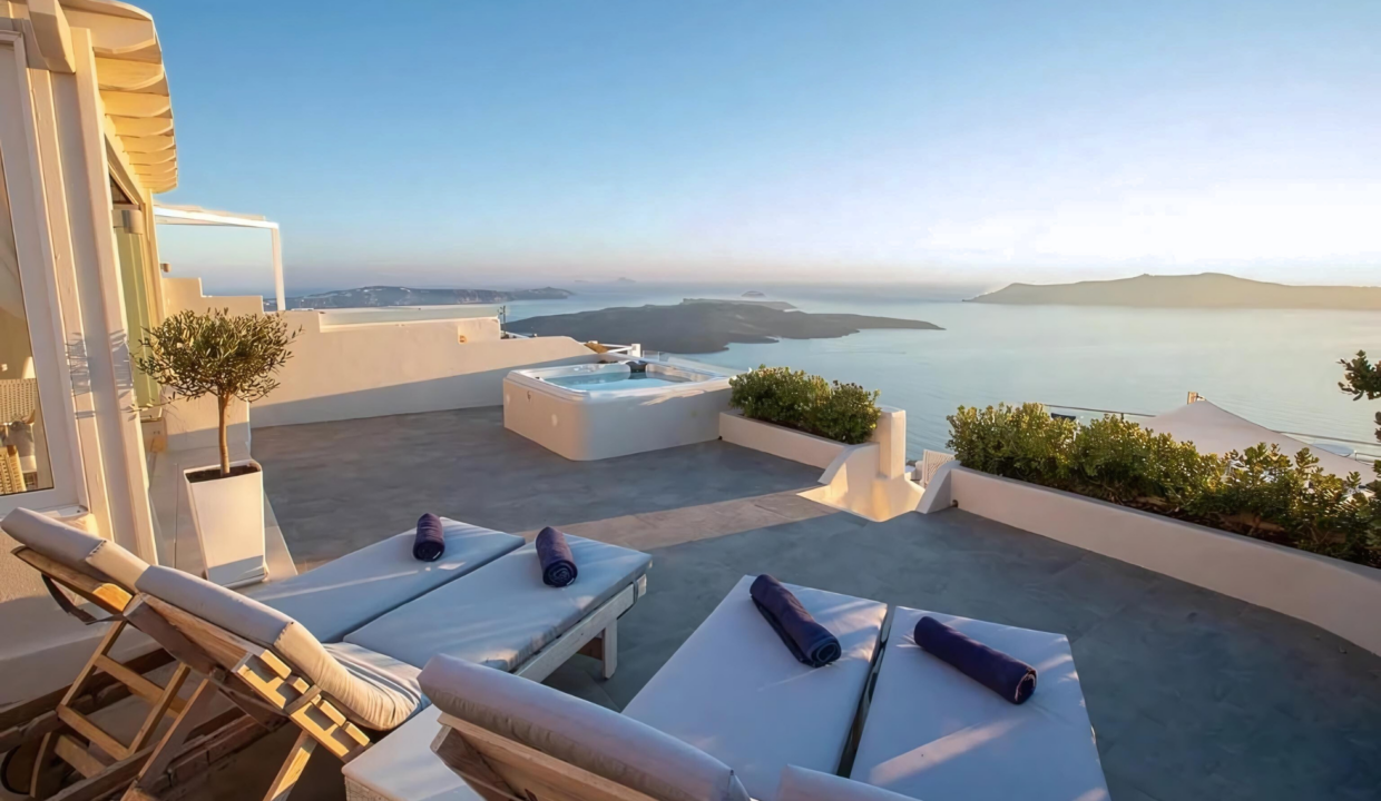 Villa with amazing Views in Santorini, Greece