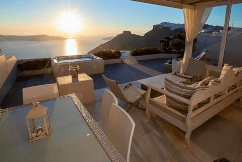 Villa with amazing Views in Santorini, Greece (2)