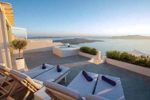 Villa with amazing Views in Santorini, Greece