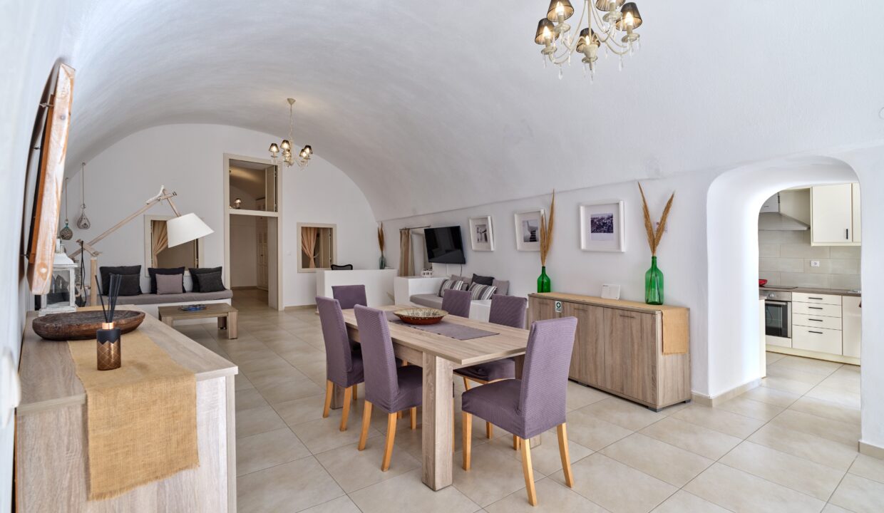 Villa with amazing views in Santorini 1