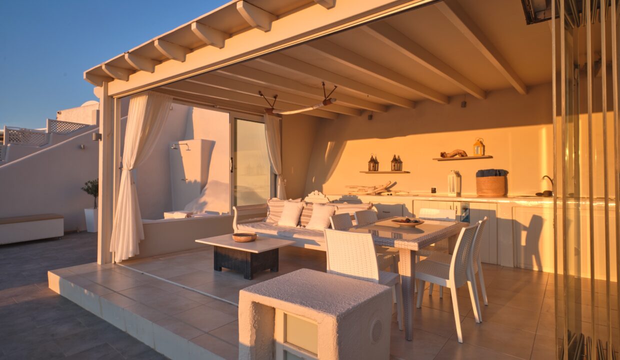 Villa with amazing views in Santorini 11