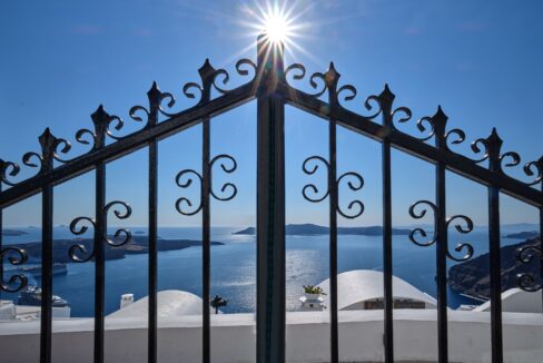 Villa with amazing views in Santorini 3
