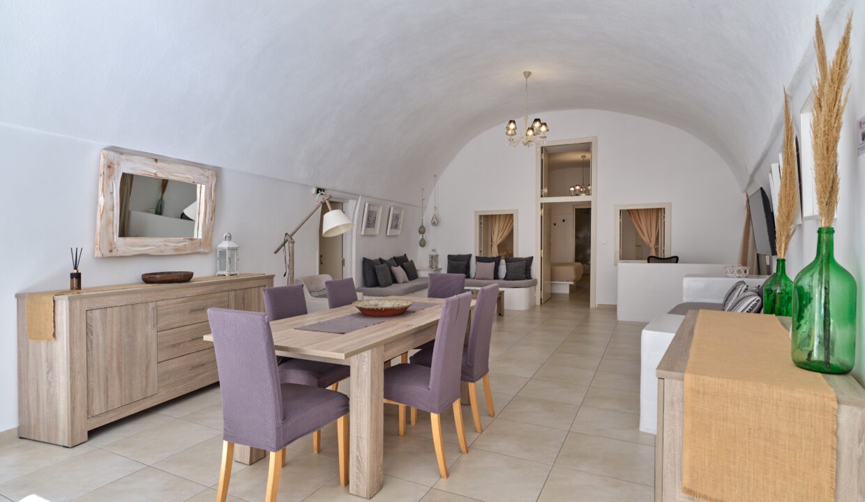 Villa with amazing views in Santorini 6