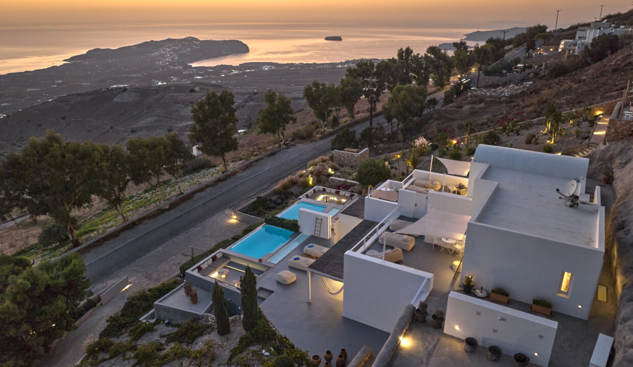 Small boutique hotel for sale in Santorini, Greece