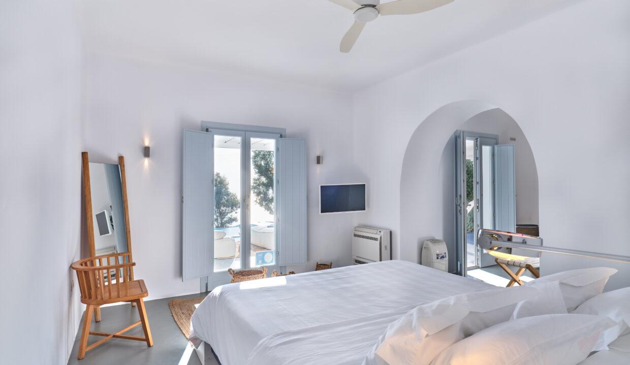 Small boutique hotel for sale in Santorini, Greece