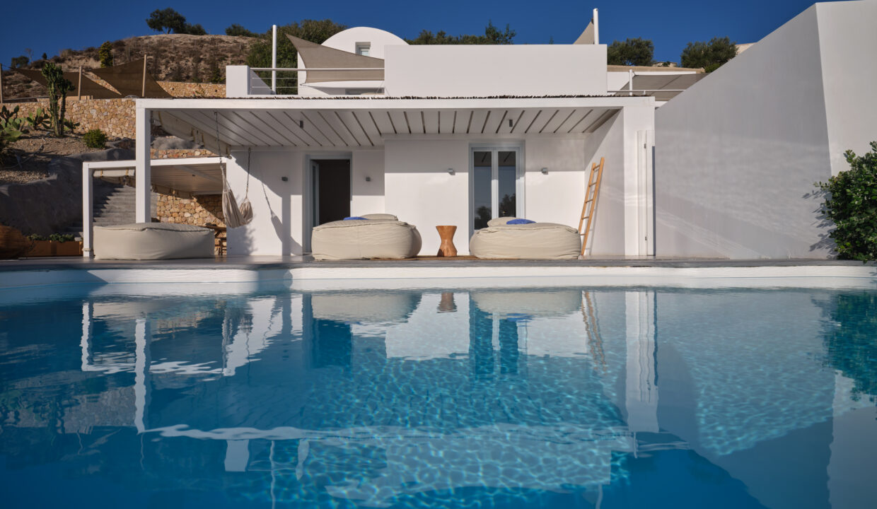 Small boutique hotel for sale in Santorini, Greece