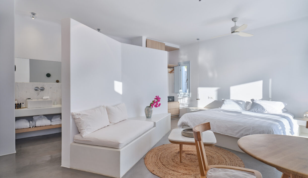 Small boutique hotel for sale in Santorini, Greece