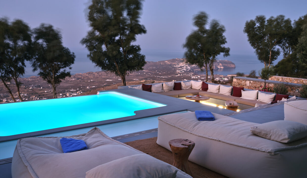 Small boutique hotel for sale in Santorini, Greece