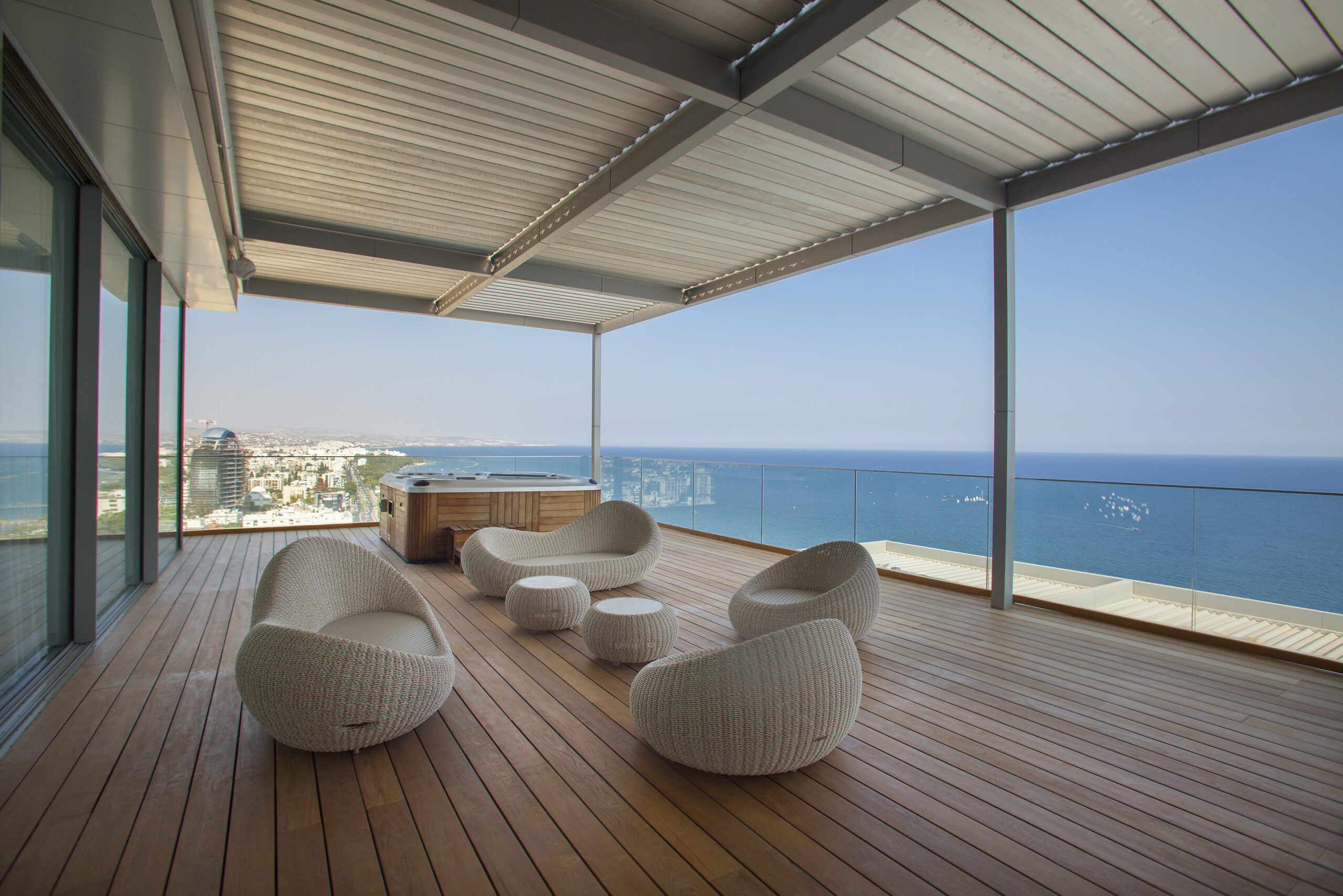 Luxury Two-Level Penthouse with Panoramic Sea Views in the Heart of Limassol 14