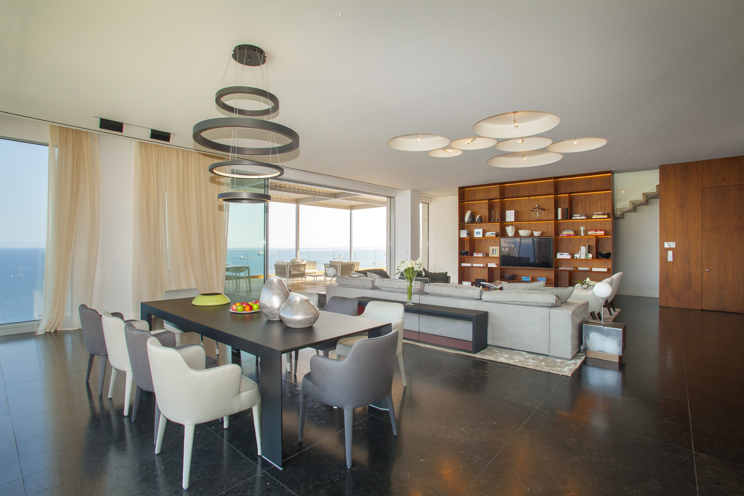 Luxury Two-Level Penthouse with Panoramic Sea Views in the Heart of Limassol 17