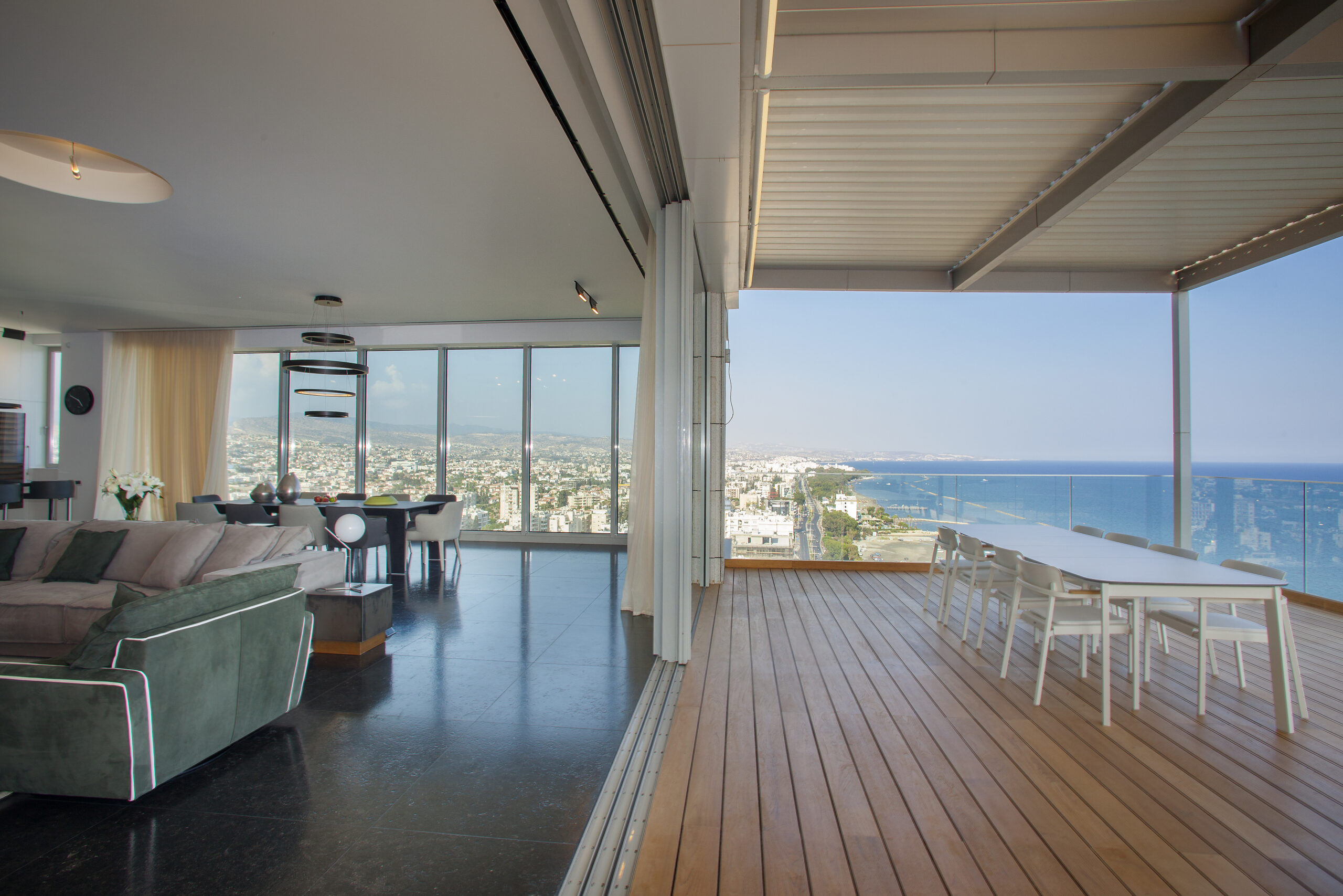 Luxury Two-Level Penthouse with Panoramic Sea Views in the Heart of Limassol 19