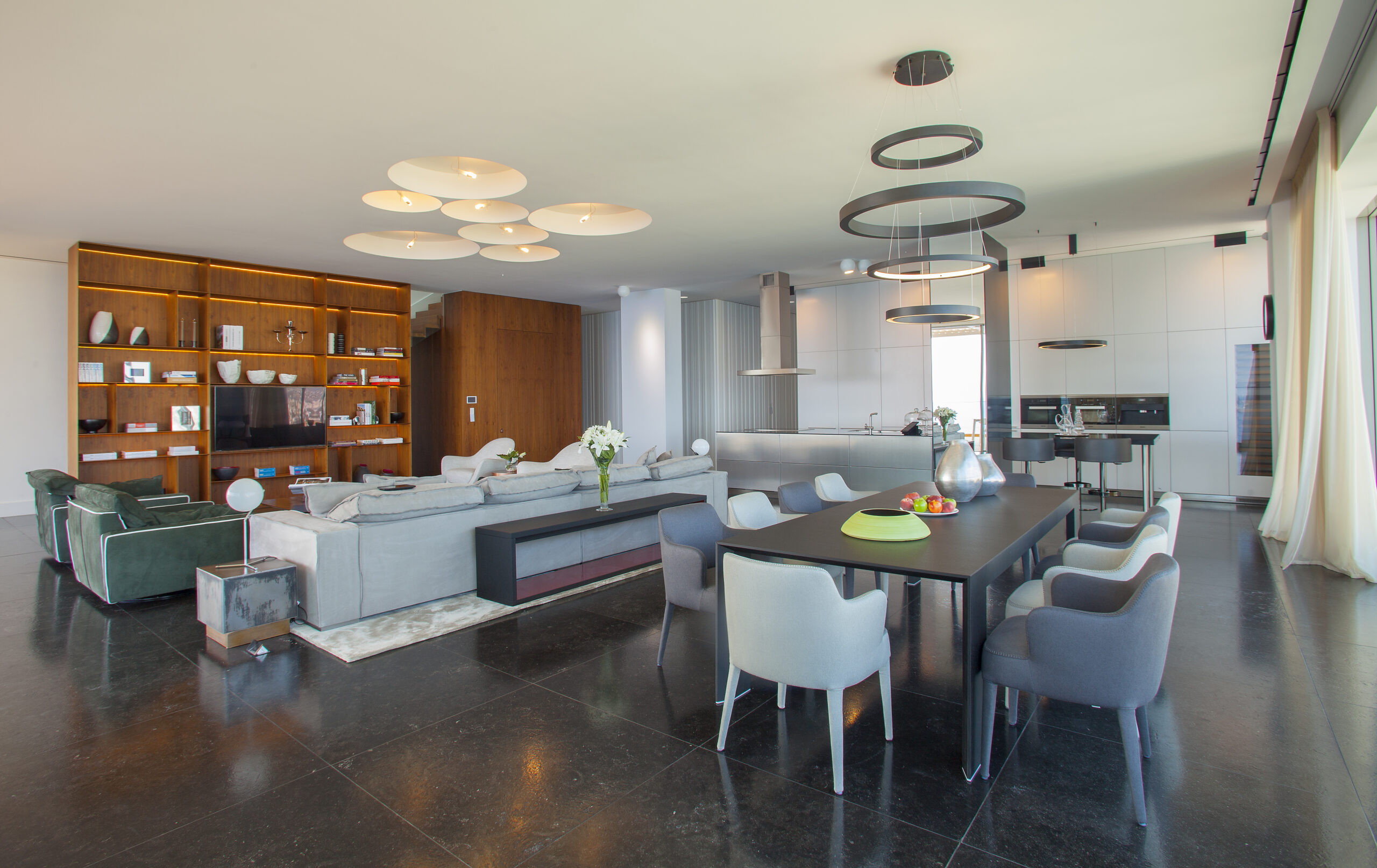 Luxury Two-Level Penthouse with Panoramic Sea Views in the Heart of Limassol 21