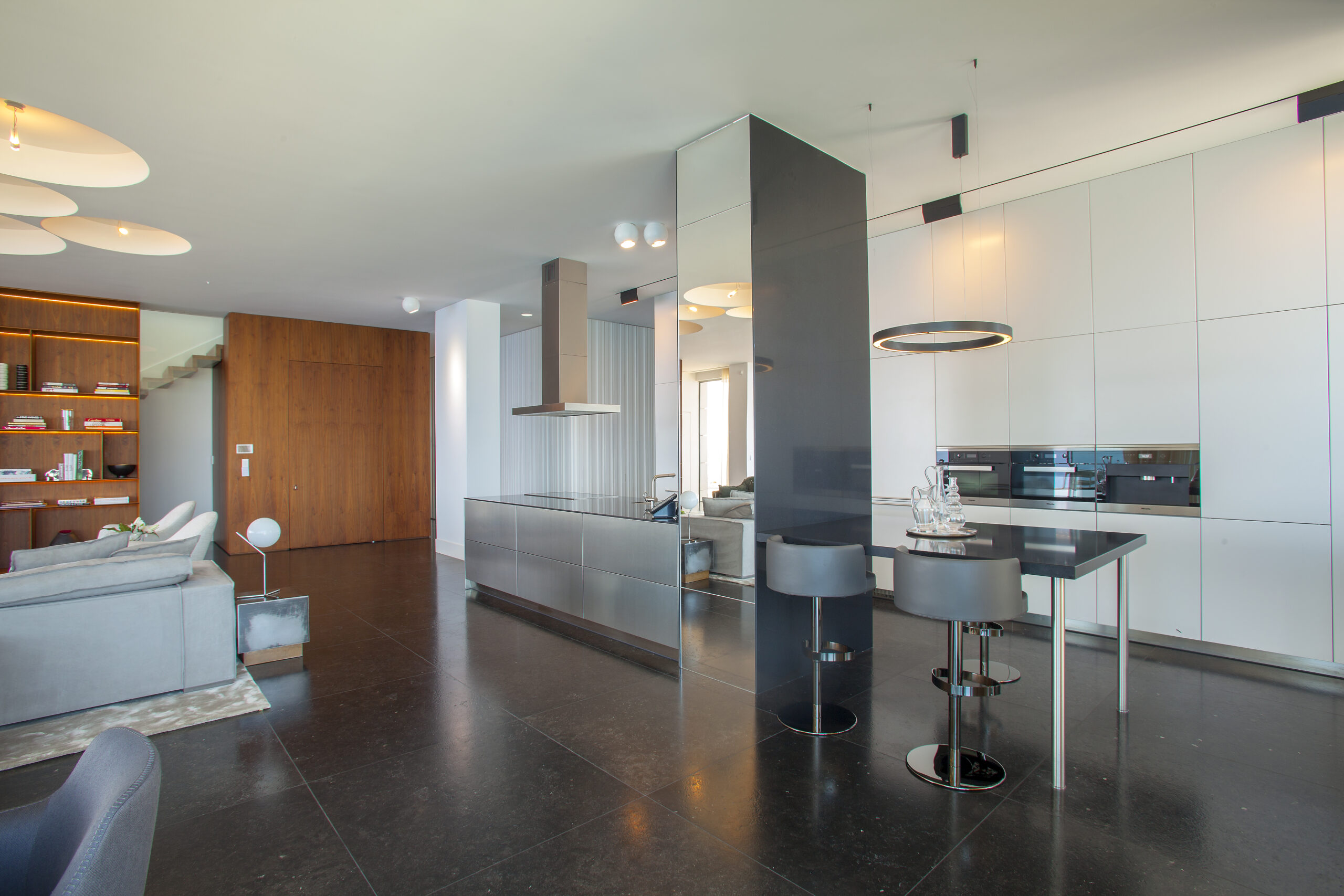 Luxury Two-Level Penthouse with Panoramic Sea Views in the Heart of Limassol 22