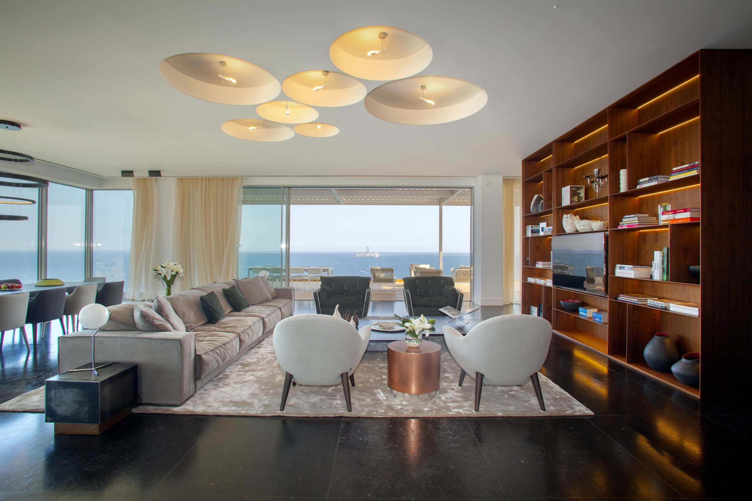 Luxury Two-Level Penthouse with Panoramic Sea Views in the Heart of Limassol 23
