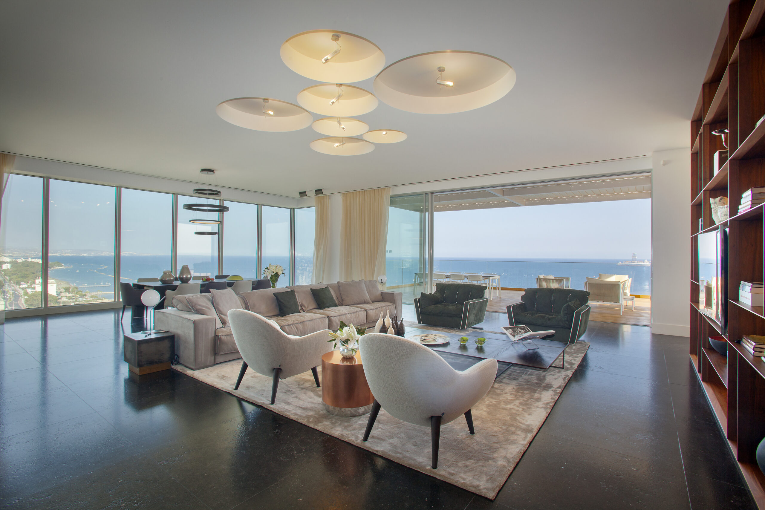 Luxury Two-Level Penthouse with Panoramic Sea Views in the Heart of Limassol 24