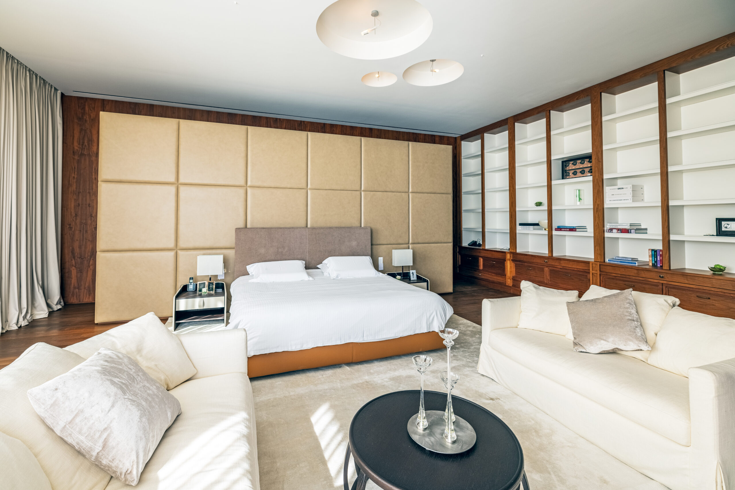 Luxury Two-Level Penthouse with Panoramic Sea Views in the Heart of Limassol 3